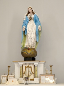 Cette statue de la Vierge Marie a été réalisée en papier mâché par une Sur Grise de Saint-Boniface