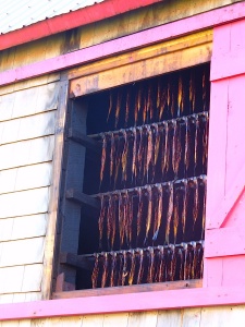 Détail de l'un des fumoirs de l'entreprise des Fumoirs d'Antan aux Îles-de-la-Madeleine, 2008