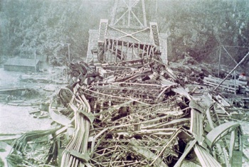 État du pont après l'écroulement du 29 Août 1907.