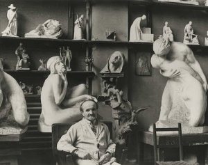 Alfred Laliberté dans son atelier de sculpture