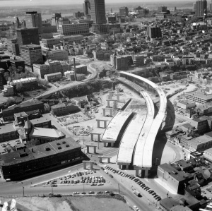 Building of Dufferin-Montmorency highway, 1974