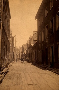 Rue du Petit-Champlain : vue en enfilade, vers 1880