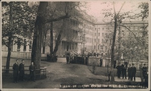 Cour intérieure des Petit et Grand Séminaires de Québec, vers 1915