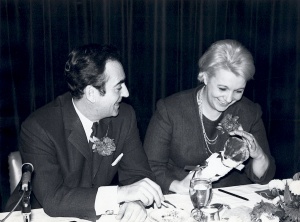 Vue prise pendant l'enregistrement de l'émission de radio «Place aux femmes», avec Guy Provost et Lise Payette, vers 1969