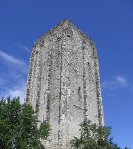 Le tour carré de Loudun, construite en 1040