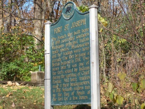 Plaque commémorative du Fort St-Joseph apposée par l'organisme Michigan Historic Site