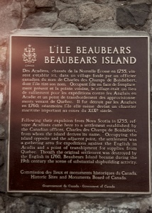Image de la nouvelle plaque commémorative à l'île de Boishébert, 1983
