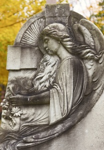 Détail de l'ornement d'un monument funéraire, cimetière Notre-Dame-de-Belmont, 2011