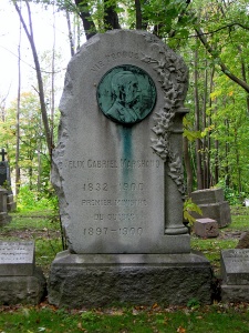 Monument du premier ministre Félix-Gabriel Marchand au cimetie?re Notre-Dame-de-Belmont, 2011