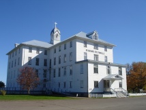 LAcadémie Sainte-Famille avec la nouvelle croix remontée en octobre 2011