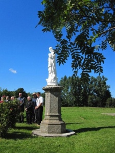 Statue du Sacré-Cur remise en place dans le jardin de l'Académie, 19 août 2012