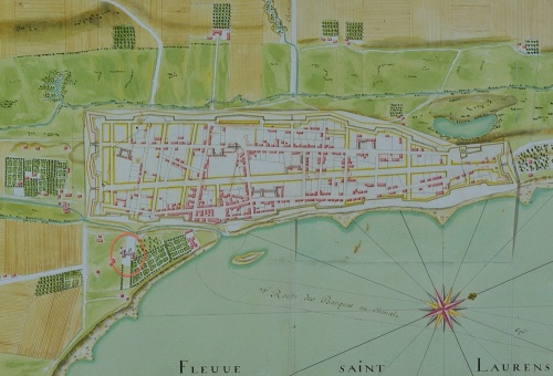 Emplacement de l'Hôpital général sur un plan de Montréal en 1717 (encerclé en rouge, à gauche)