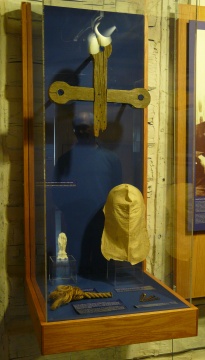Cagoule que portait Louis Riel lors de sa pendaison exposée au Musée de Saint-Boniface