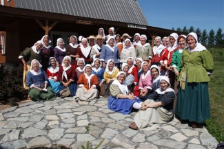 Les Filles du roi rassemblées au Moulin Petit-Canton de St-Vallier de Bellechasse