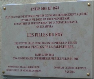 Plaque en hommage aux Filles du roi parties de la Salpêtrière, à Paris