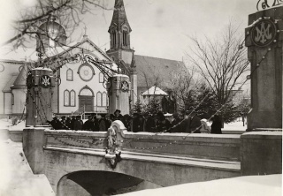 Ponts des chapelets menant au sanctuaire Notre-Dame-du-Cap vers 1925