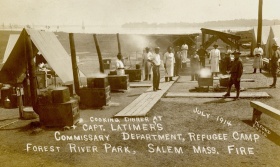 Lheure du souper au camp des réfugiés du parc Forest River à Salem en 1914