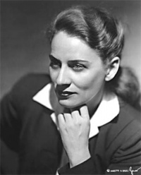 Gabrielle Roy, 1945. BAC, Photo : Annette et Basil Zarov.