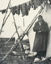 Drying of caribou meat, an essential food resource, © SEPAQ/ Parc national de la Gaspésie 